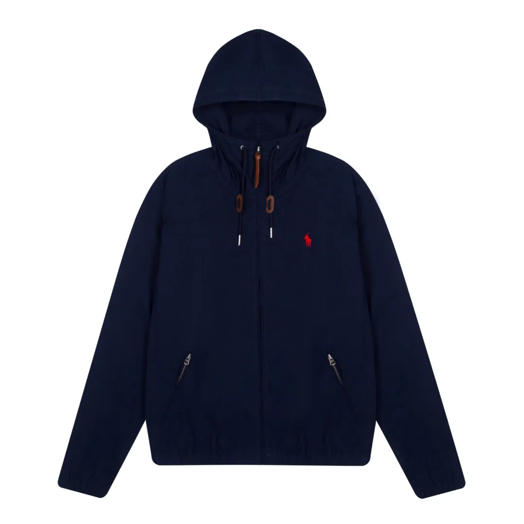 P290 White background picture [Popular item] Style number: 25109# (on sale all year round) Color: khaki/navy blue Size: S to XL - Ralph Lauren/Ralph Lauren Solid color logo embroidered cotton soft shell fabric hooded assault jacket - the face is the same as the original 32 high count plain weave super soft carbon grinding ✅ - Brand POLO three zippers Customized back collar webbing Dark and light two-color oil edge leather strips ✅ - Ralph Lauren/Ralph Lauren's classic men's and women's bomber zipper hooded jacket. It has an elegant and fashionable style with any wear. It has a retro and relaxed feel. The hood and zipper elements add to the casual casualness. The paper man effect on the upper body can be perfectly controlled whether it is sports style or casual style ✅